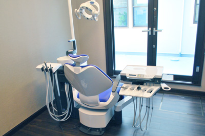 インプラント治療、歯を美しくする治療・ホワイトニング・矯正、小児歯科、予防歯科の山本歯科医院